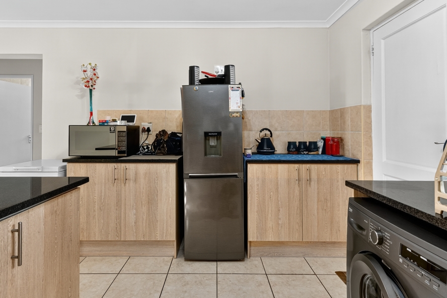 To Let 2 Bedroom Property for Rent in Heritage Park Western Cape